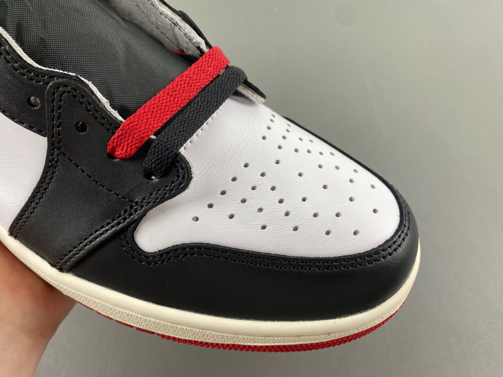 air jordan 1 high og black toe reimagined dz5485-106