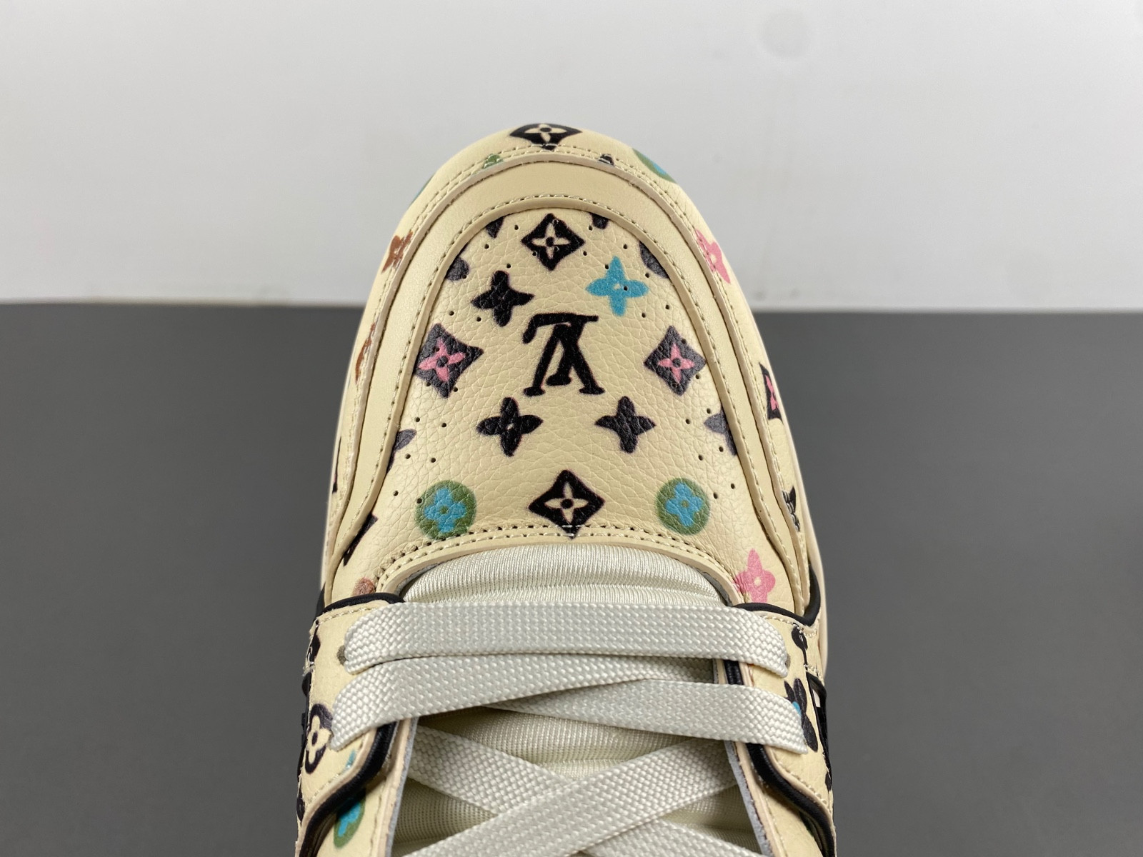 lwe sneaker