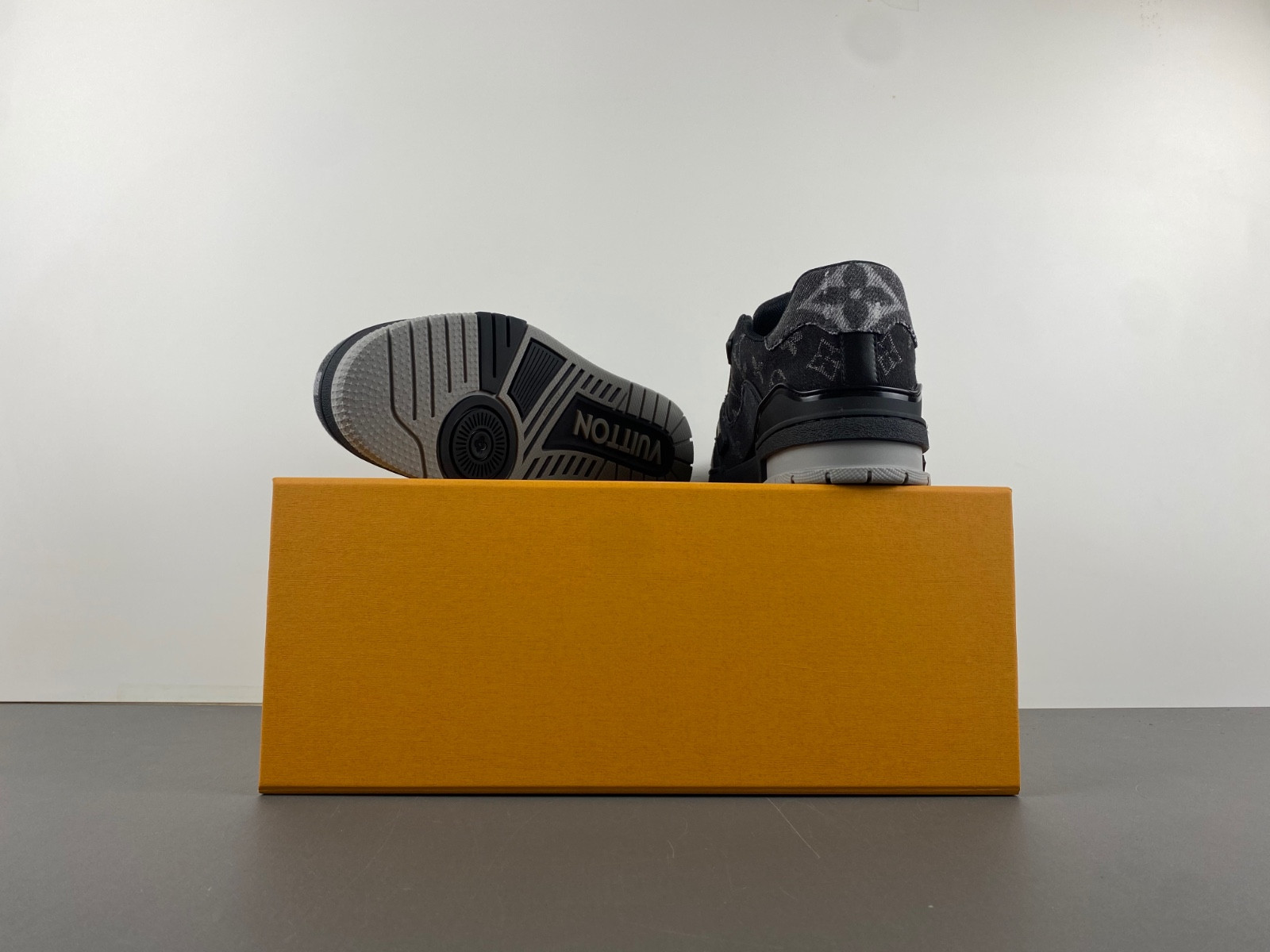 lwe sneaker
