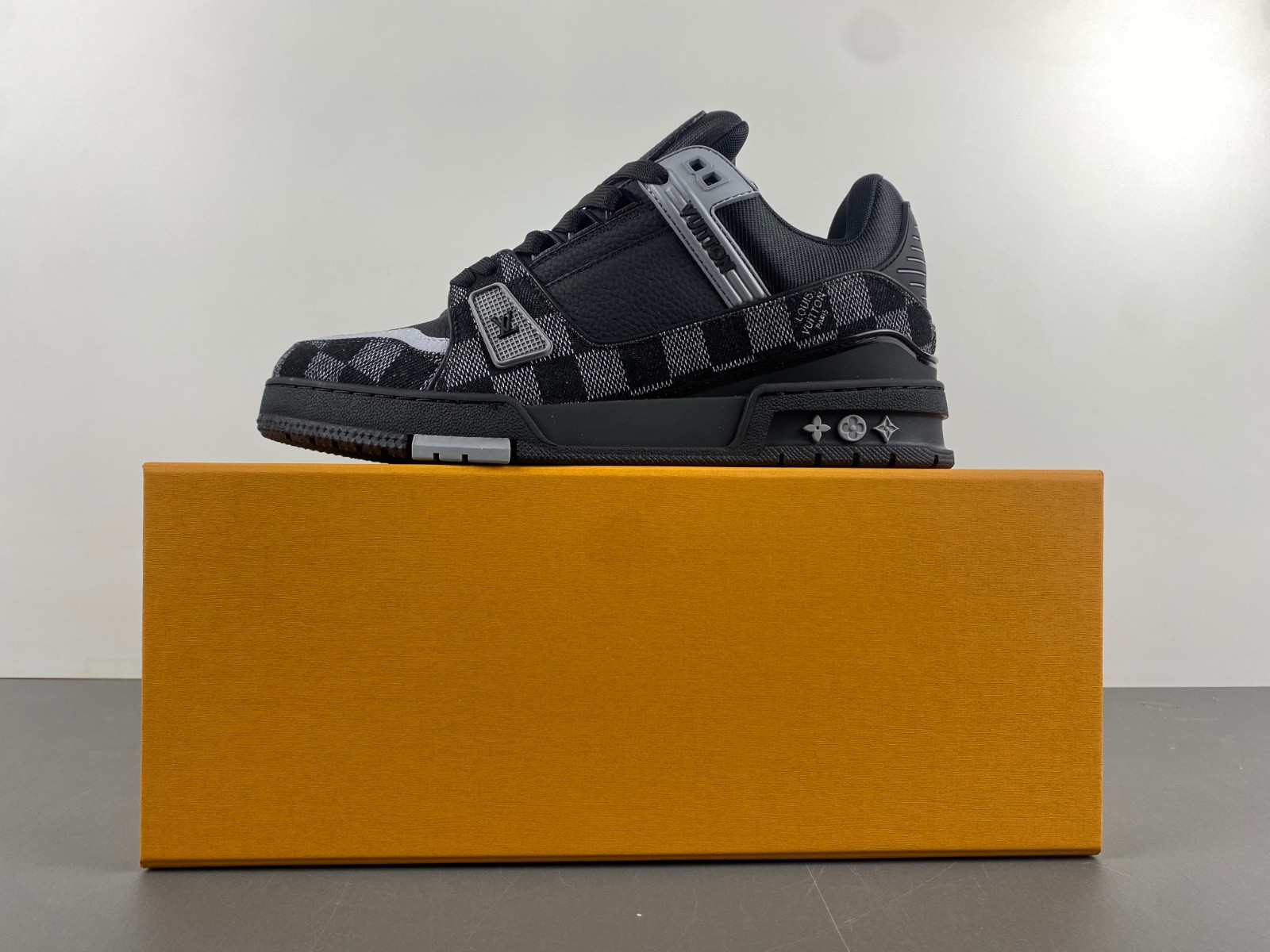 lwe sneaker
