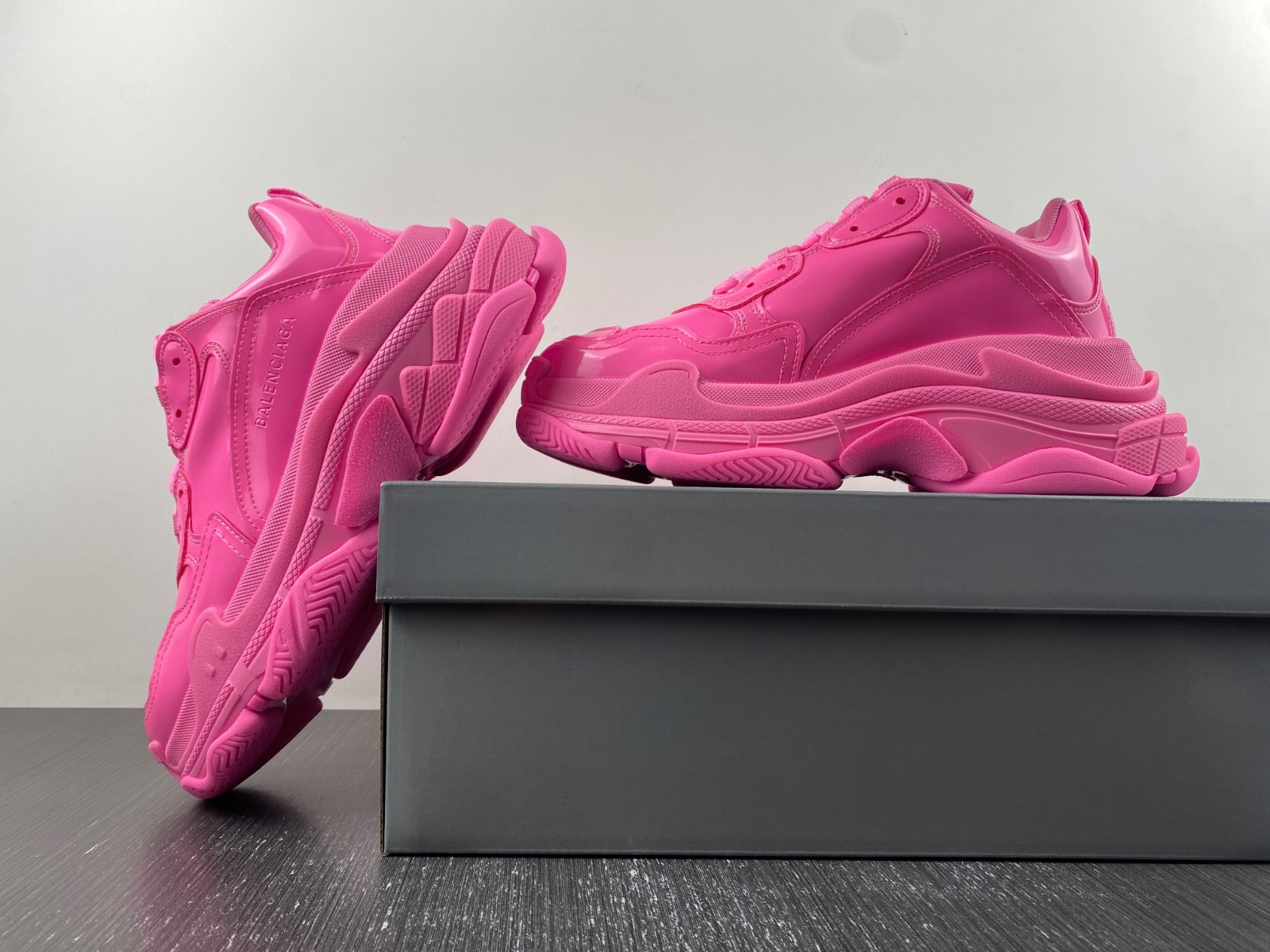 Ba*len*cia*ga triple s