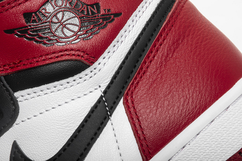 air jordan 1 retro high og black toe 555088-125