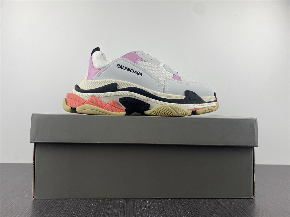 Ba*len*cia*ga triple s
