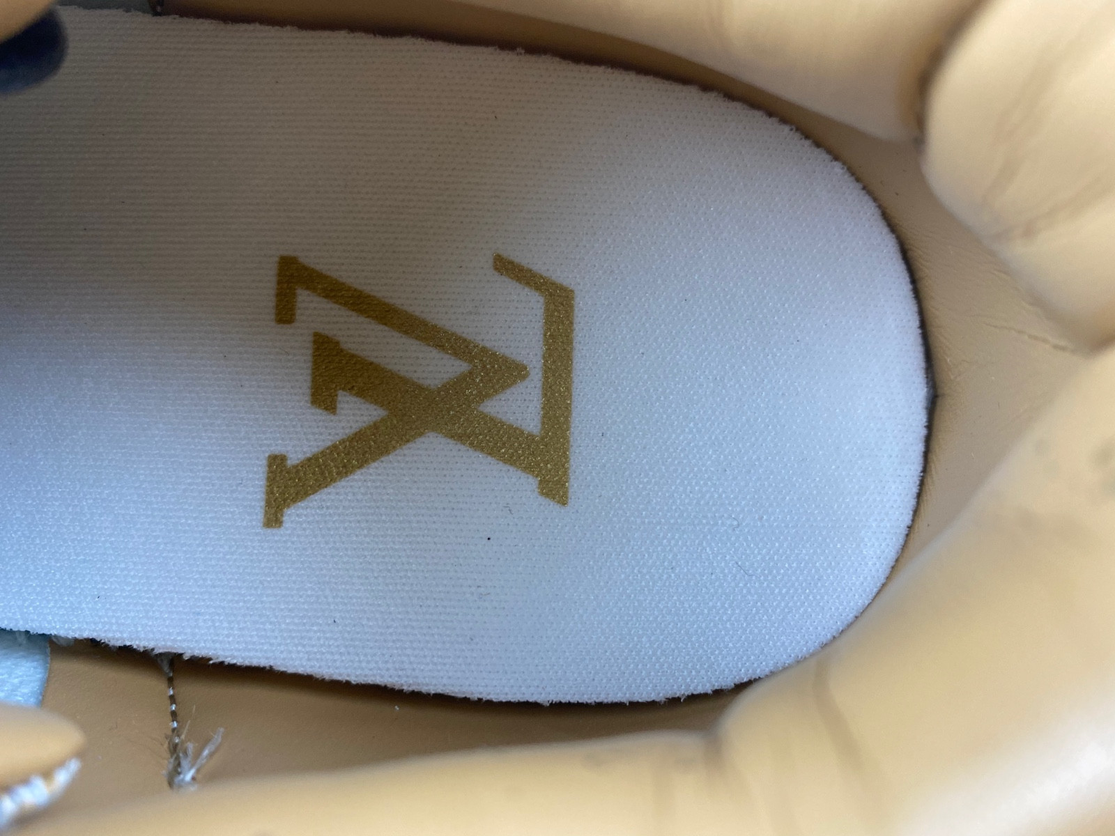 lwe sneaker