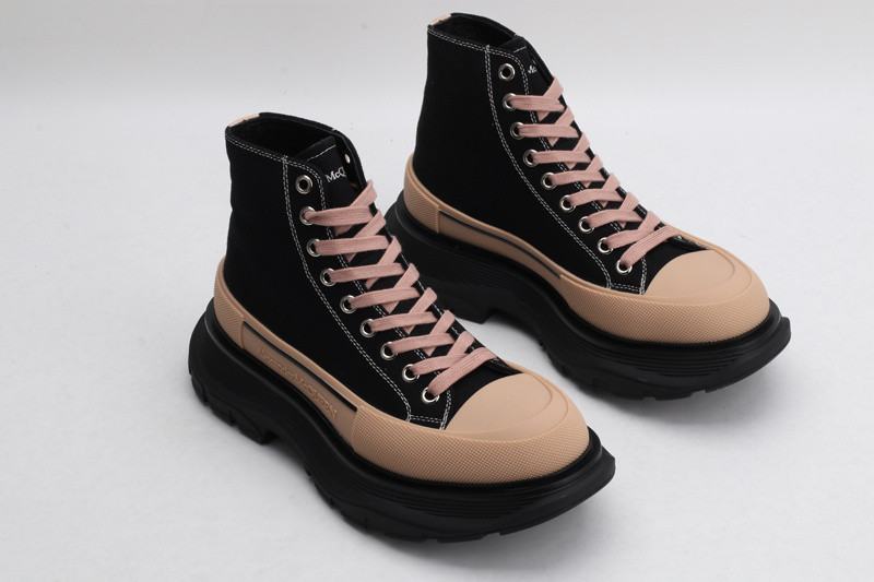 alex mcq tread slick boot in black black & brown