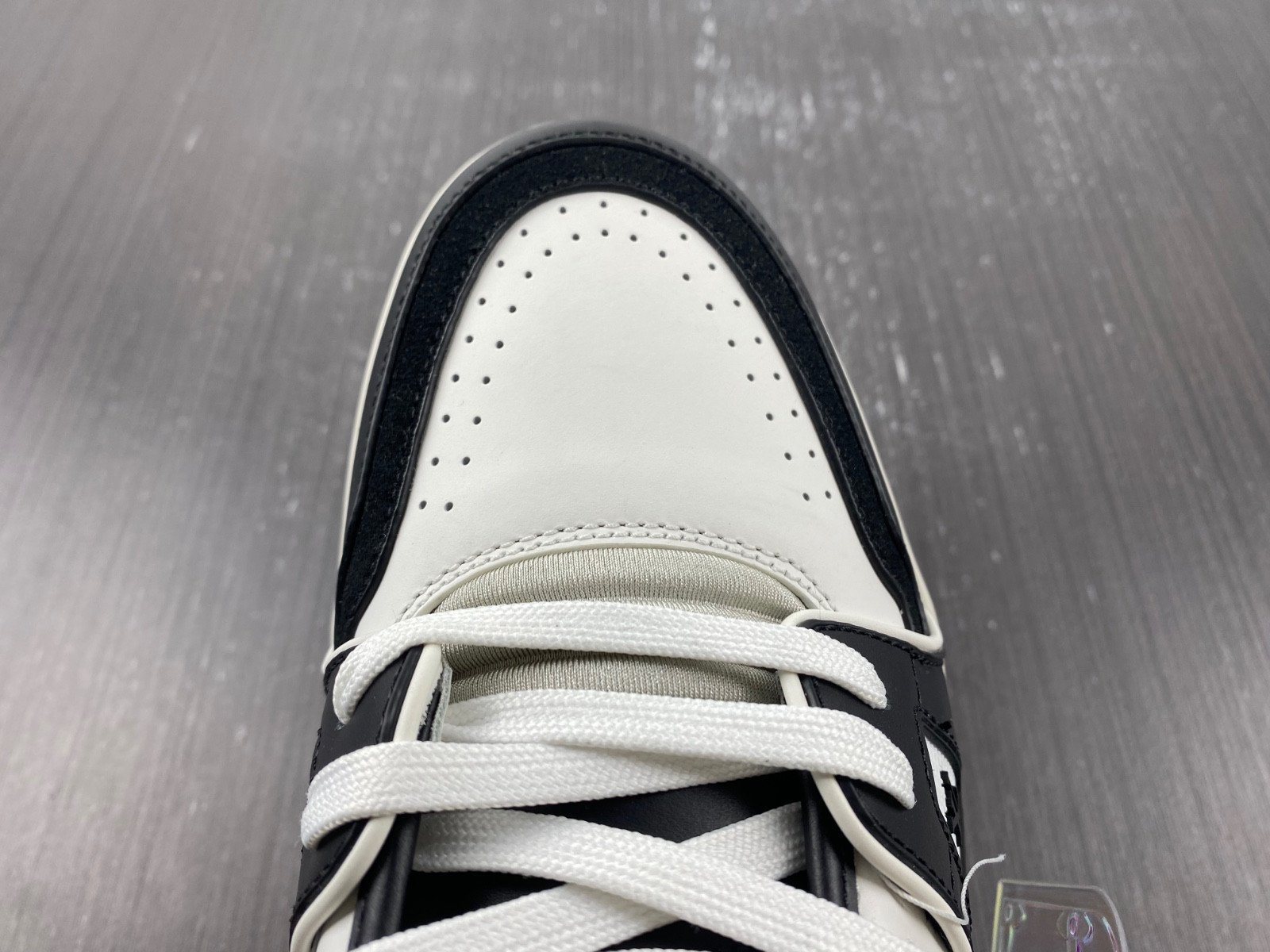 lwe sneaker