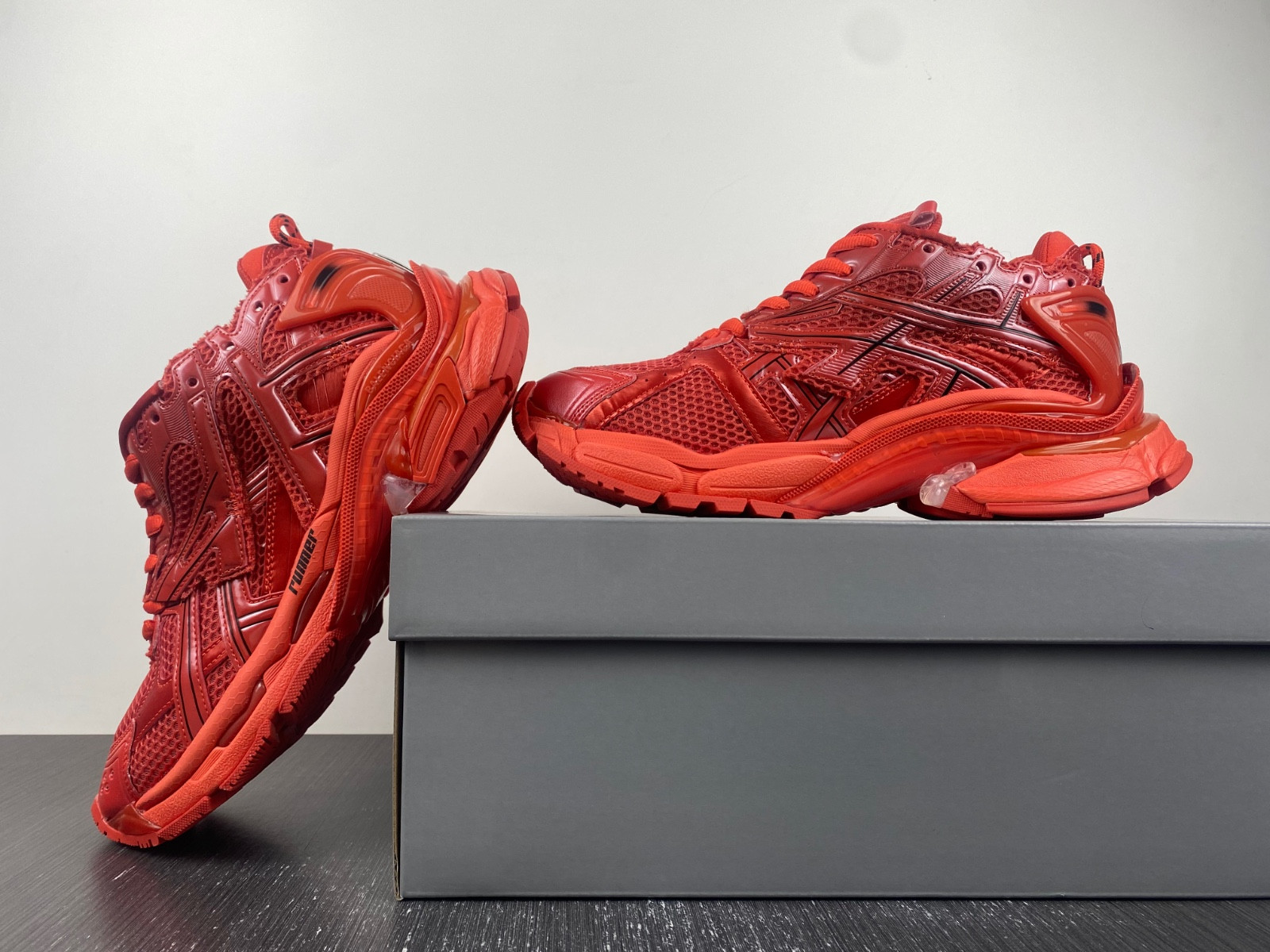Ba*len*cia*ga 7.0 runner sneaker