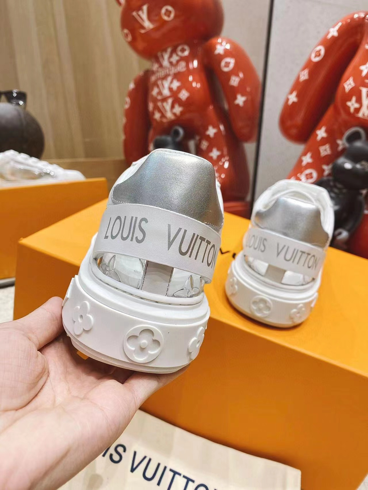 lu sneaker