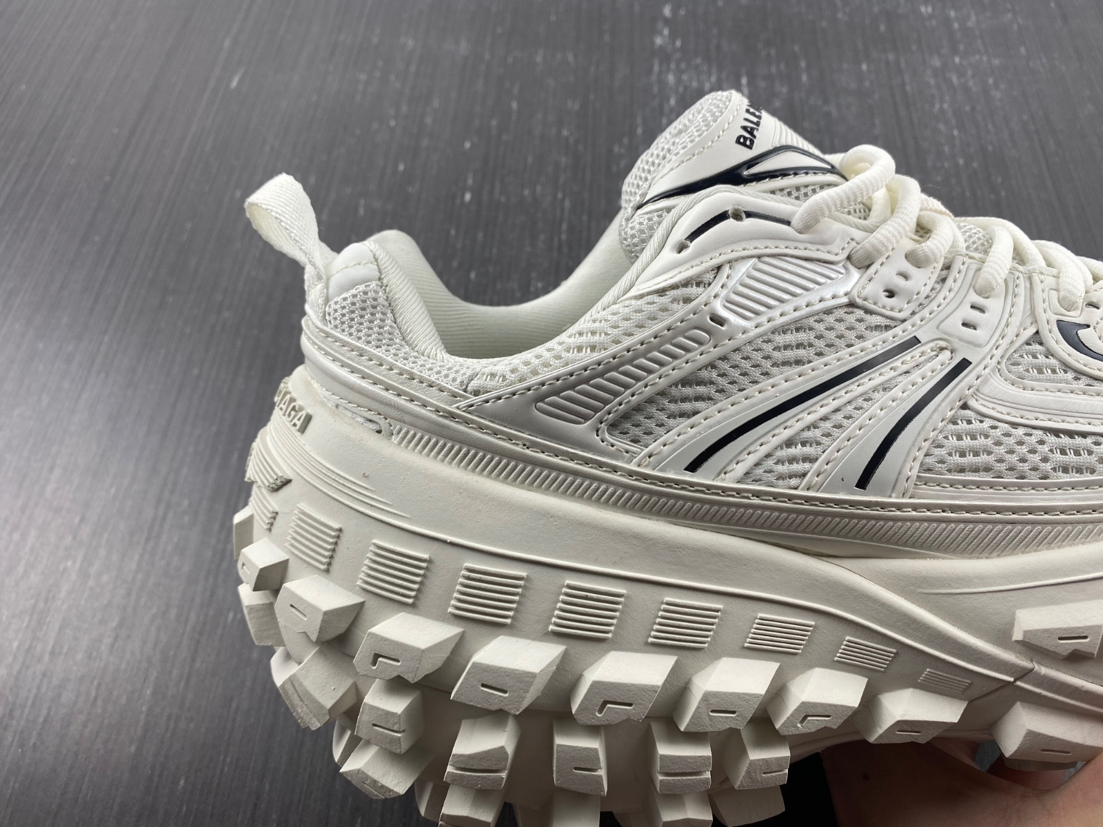 Ba*len*cia*ga defender sneaker