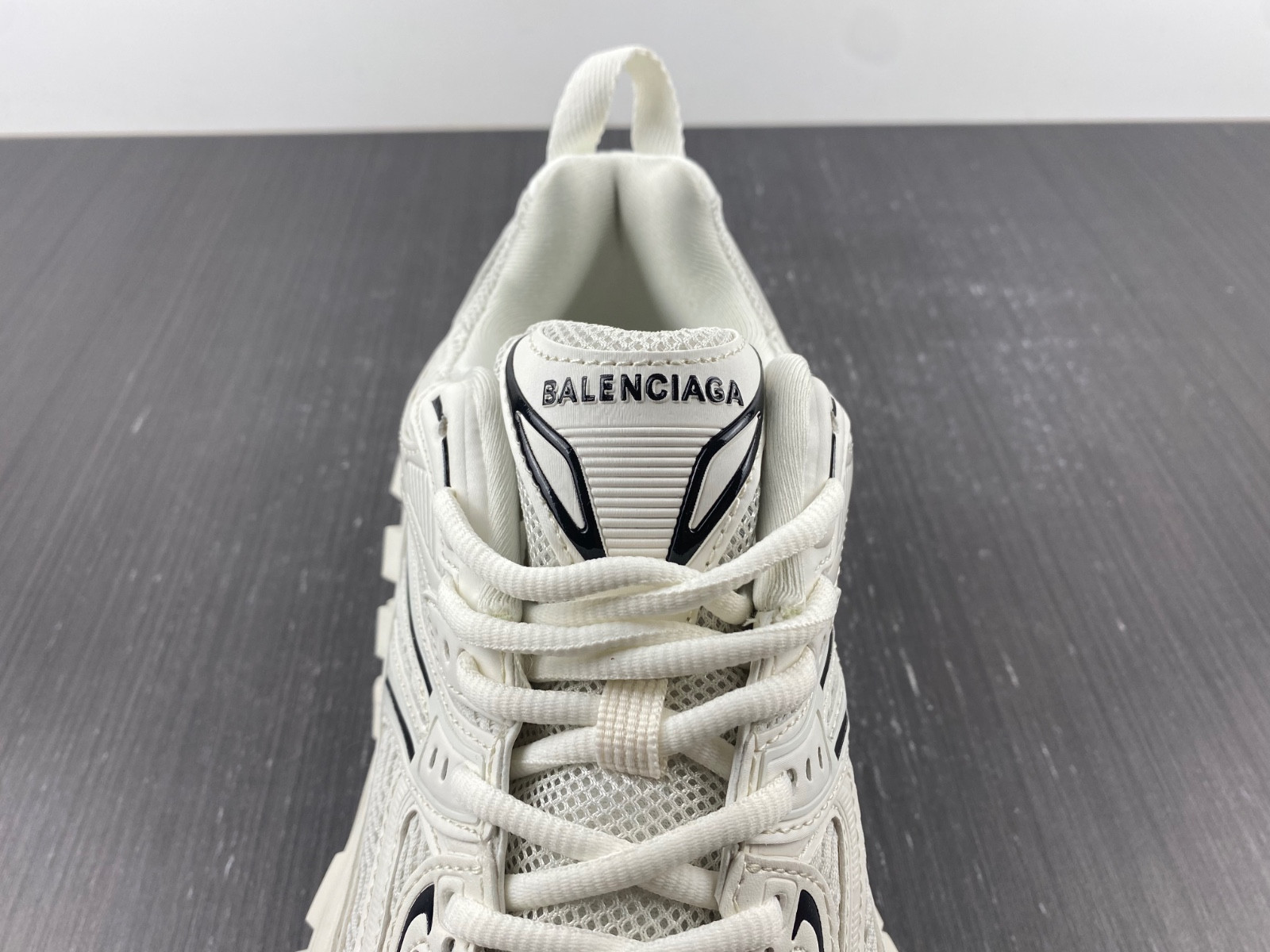 Ba*len*cia*ga defender sneaker