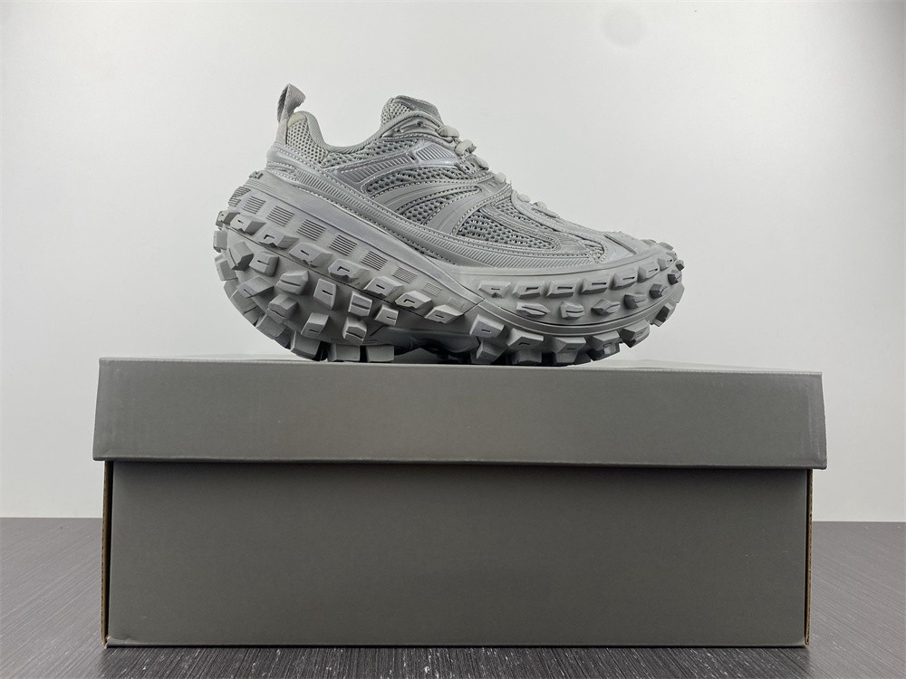 Ba*len*cia*ga defender sneaker