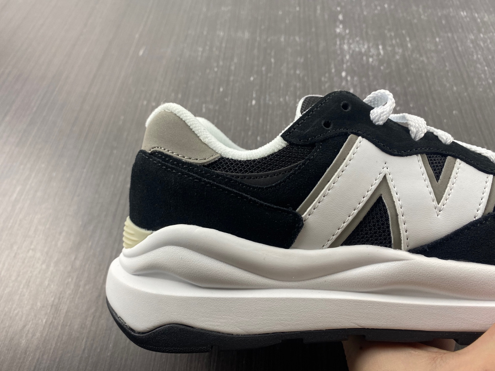 new Ba1an*e 57/40 team black - m5740cb