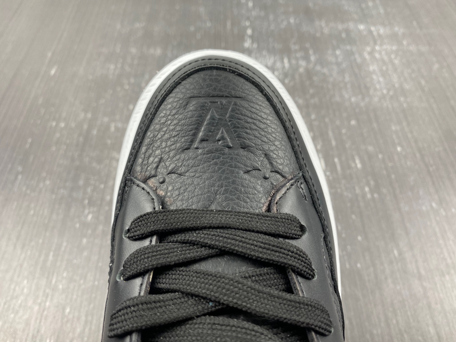 lwe sneaker