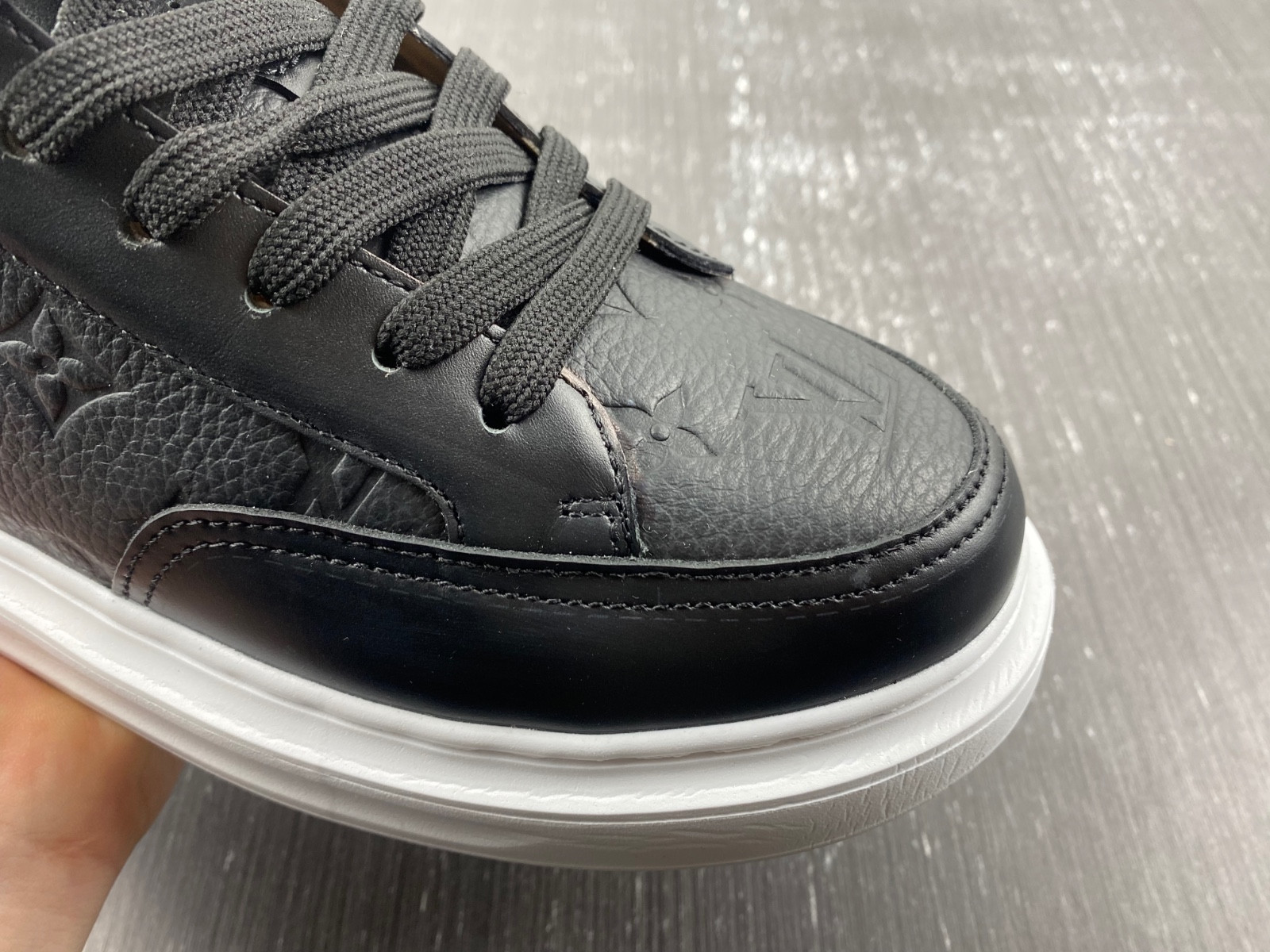 lwe sneaker