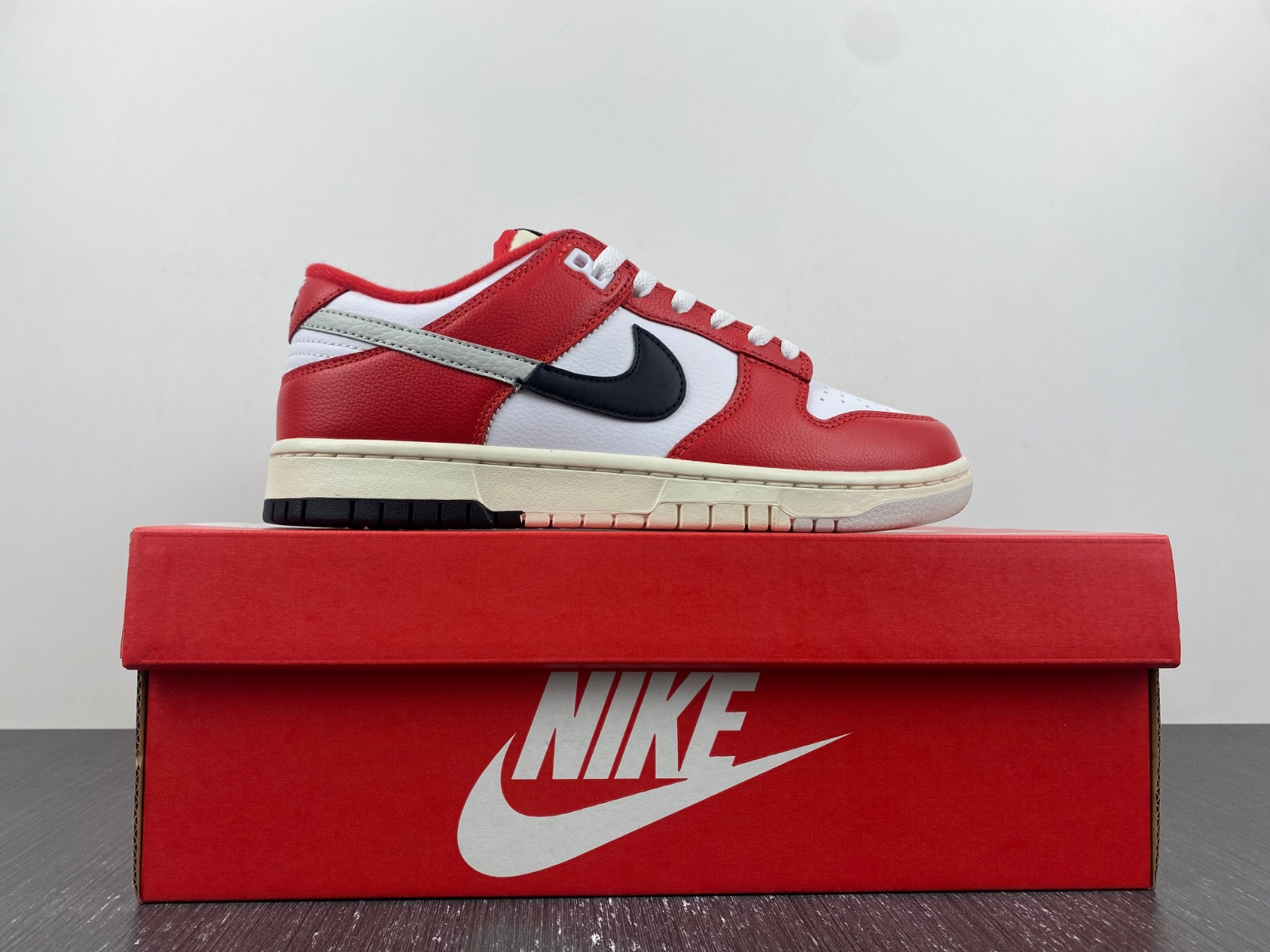 nike dunk low chicago split dz2536-600