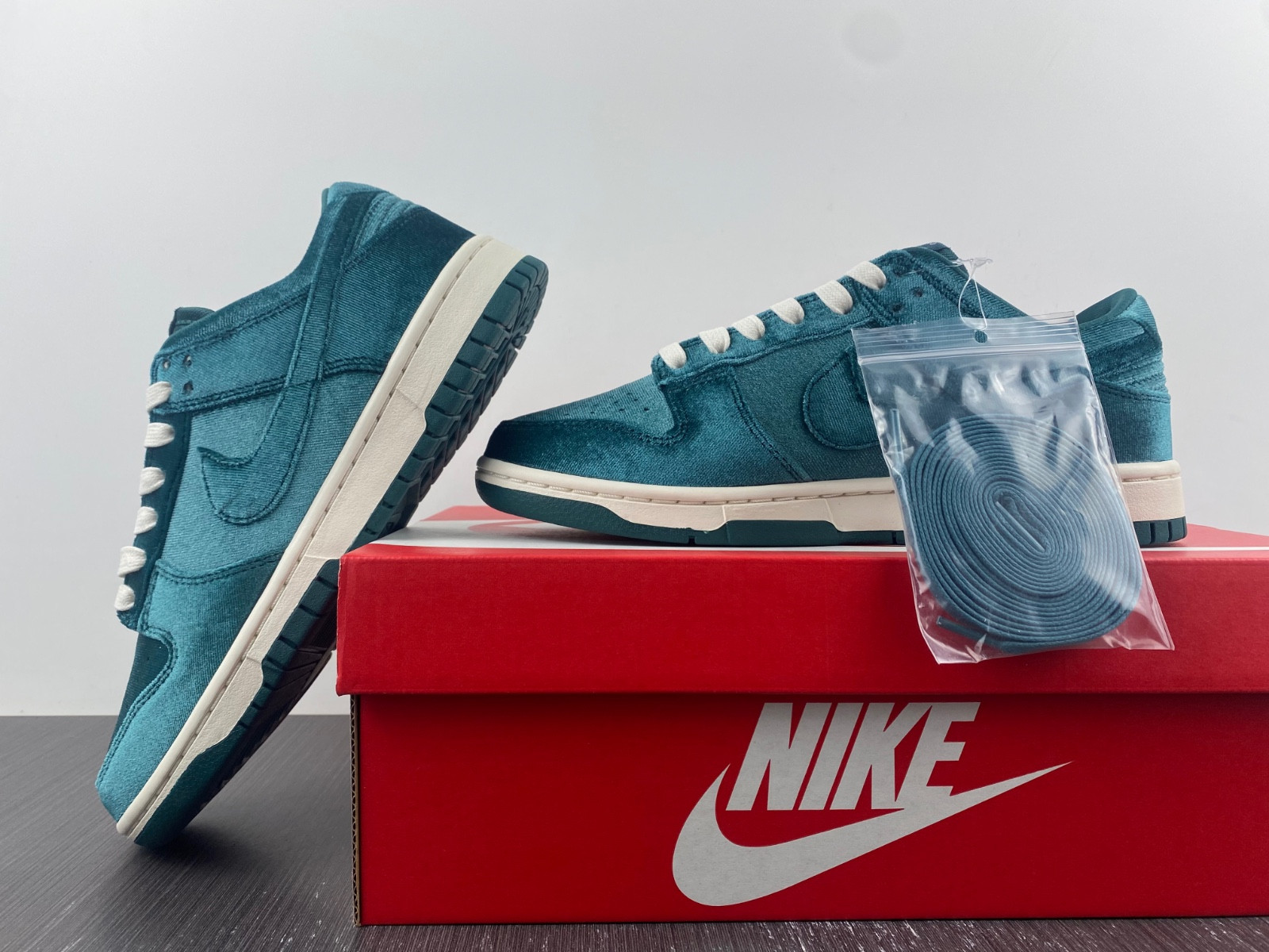 nike dunk low green velvet (w) - dz5224-300