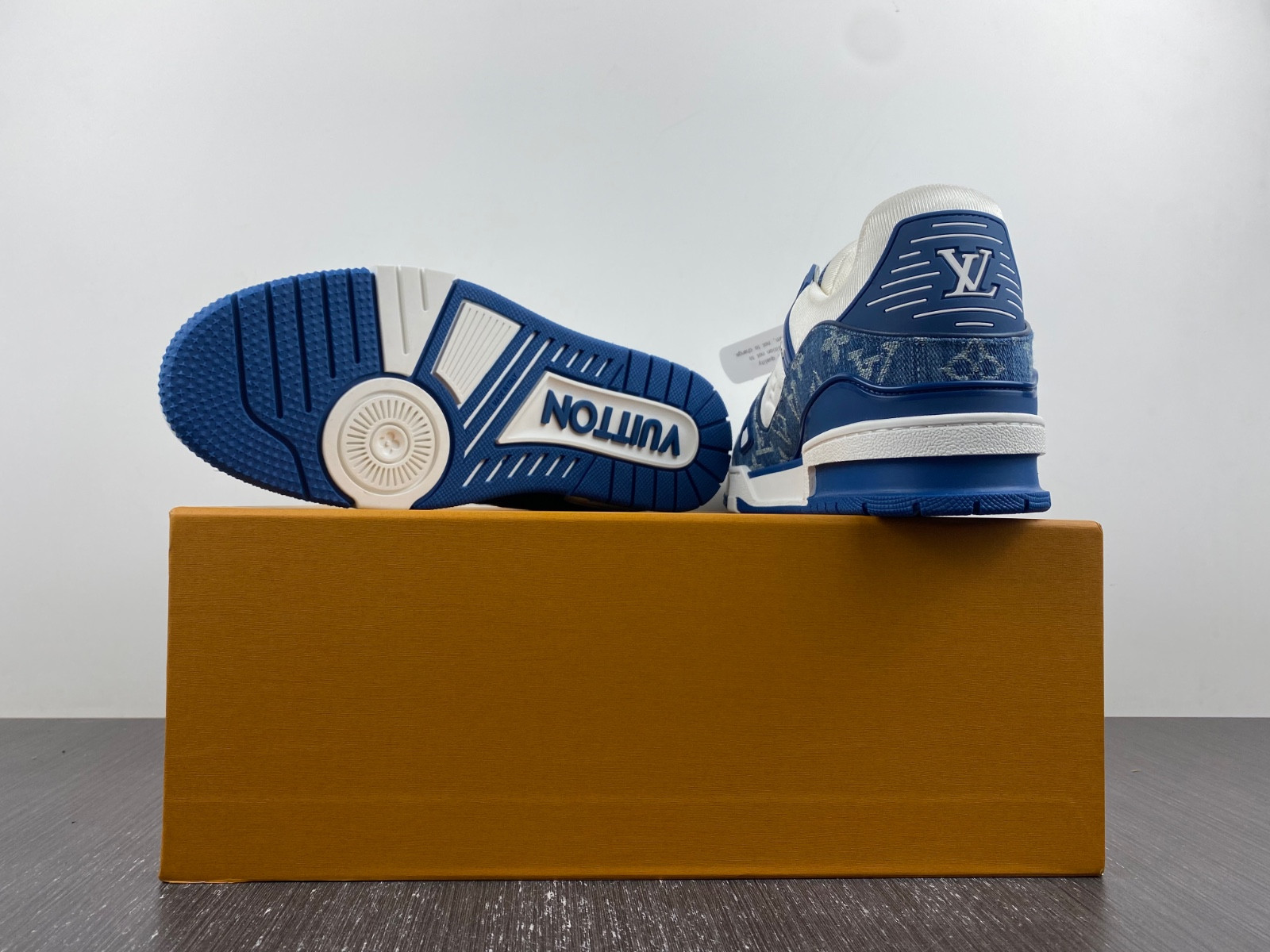 lwe sneaker