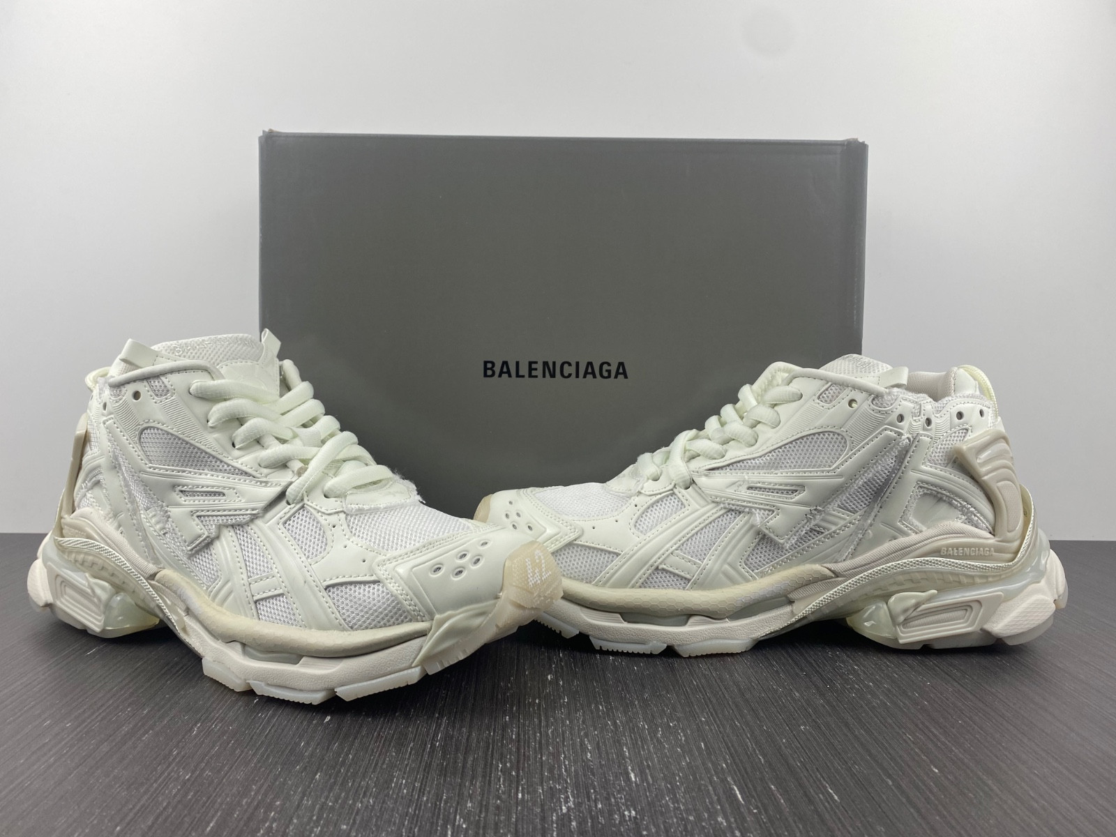 Ba*len*cia*ga runner sneaker