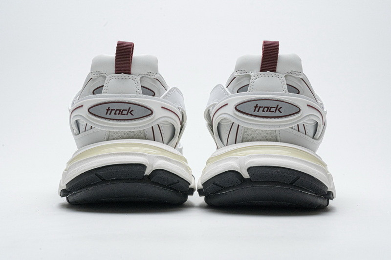 Ba*len*cia*ga track white with red line