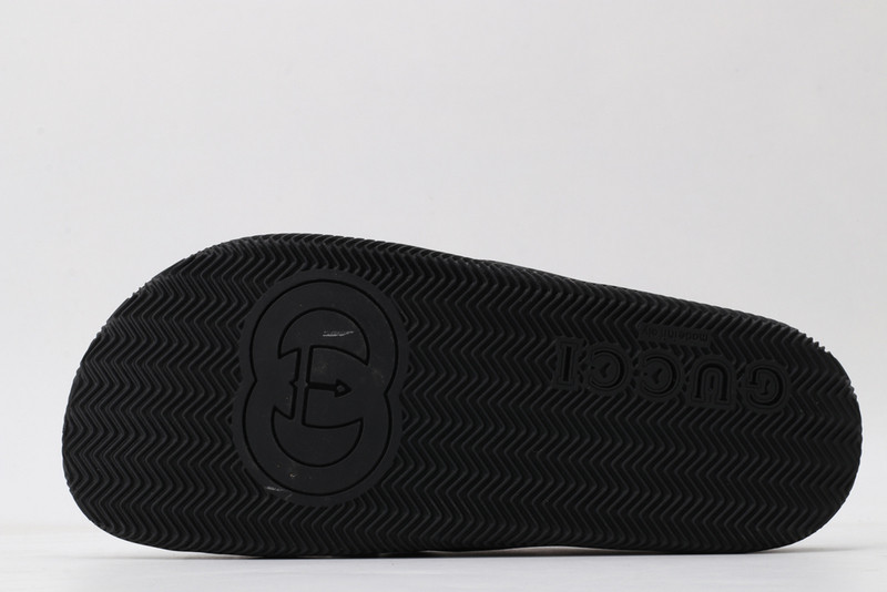 G*u*i slides sandal