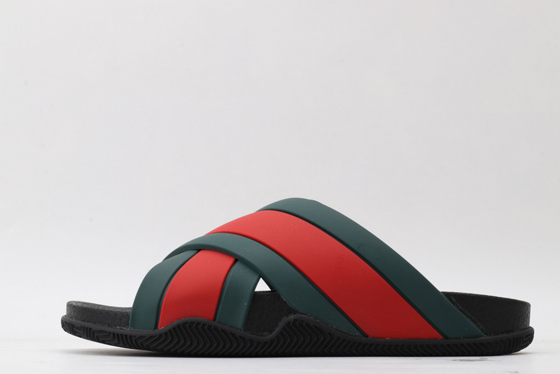 G*u*i slides sandal