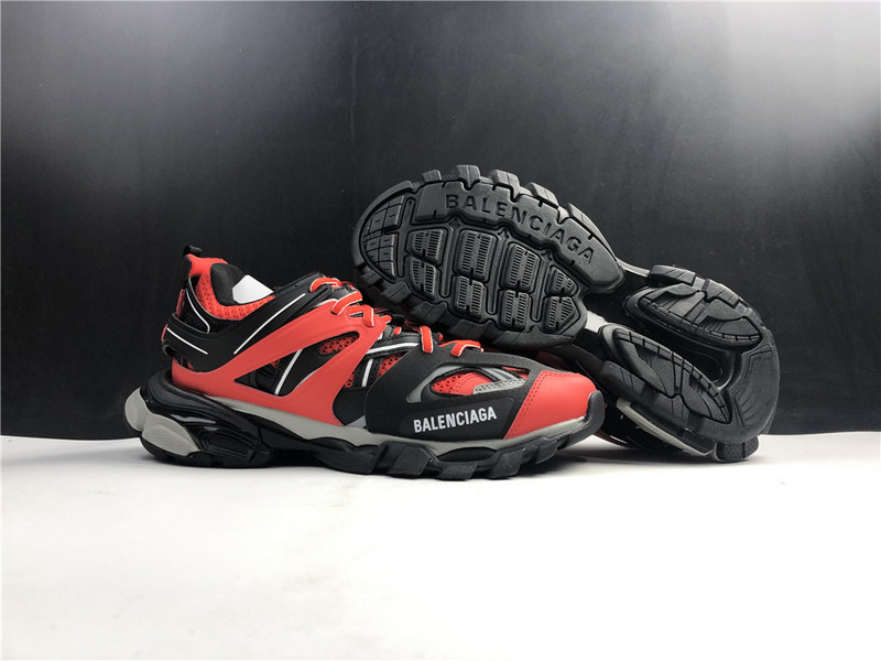Ba*len*cia*ga track red with black