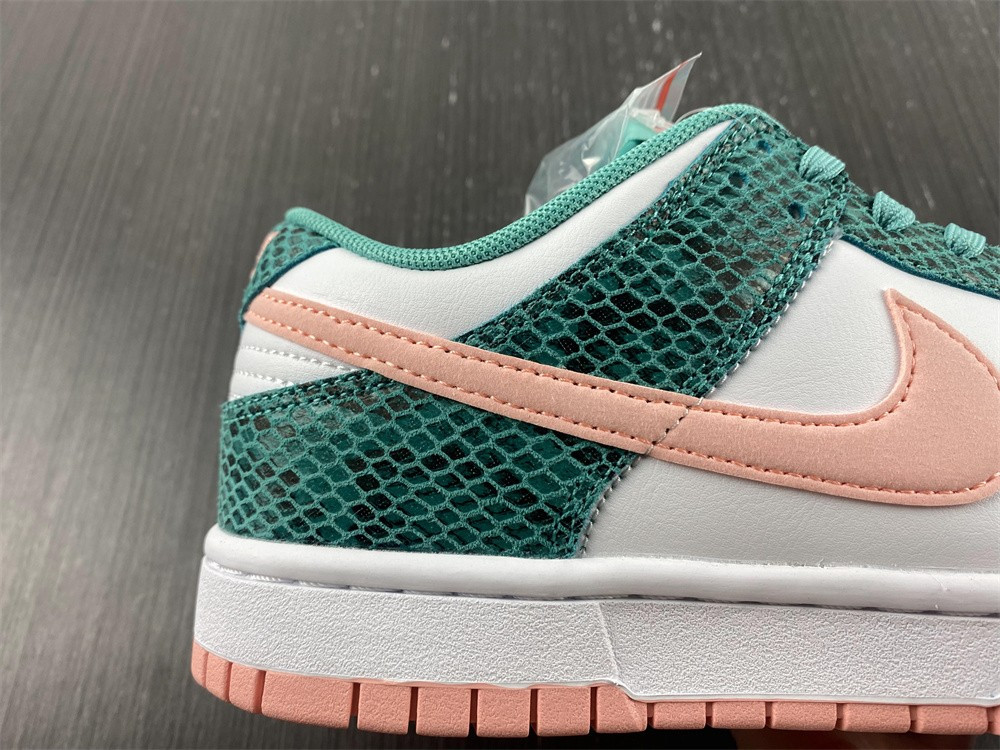 nike dunk low green snakeskin dr8577-300