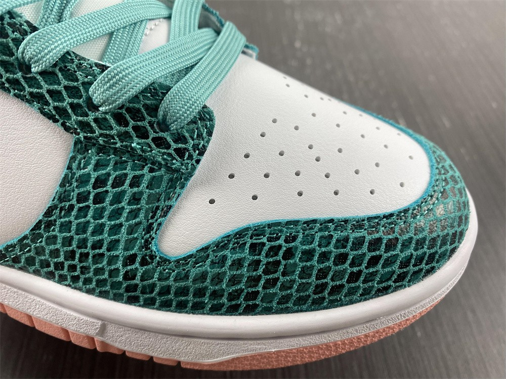 nike dunk low green snakeskin dr8577-300