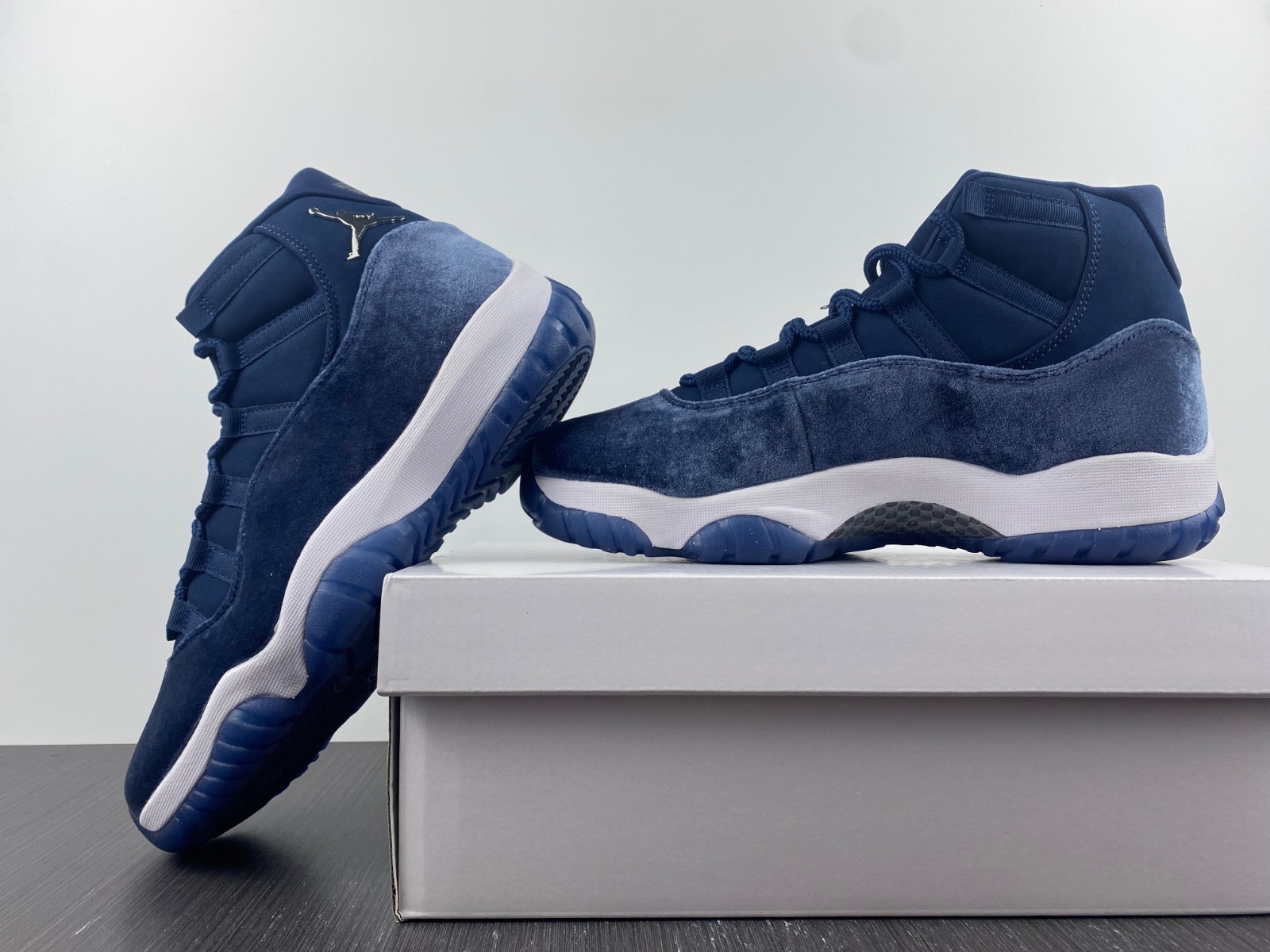 air jordan 11 midnight navy metallic silver white ar0715-441