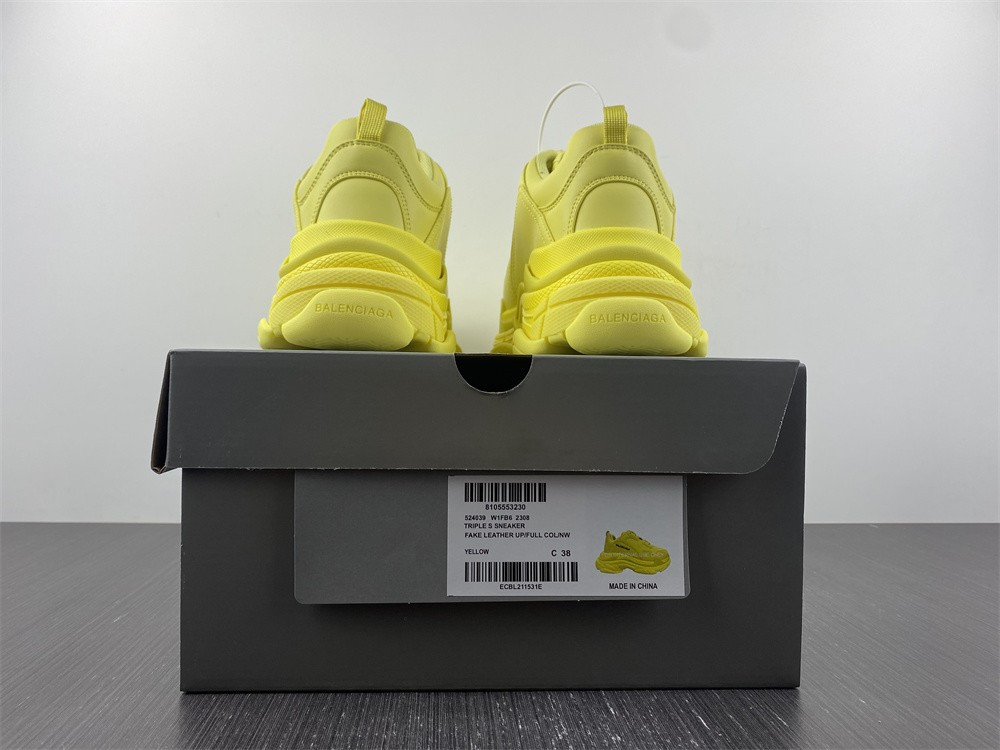 Ba*len*cia*ga triple s