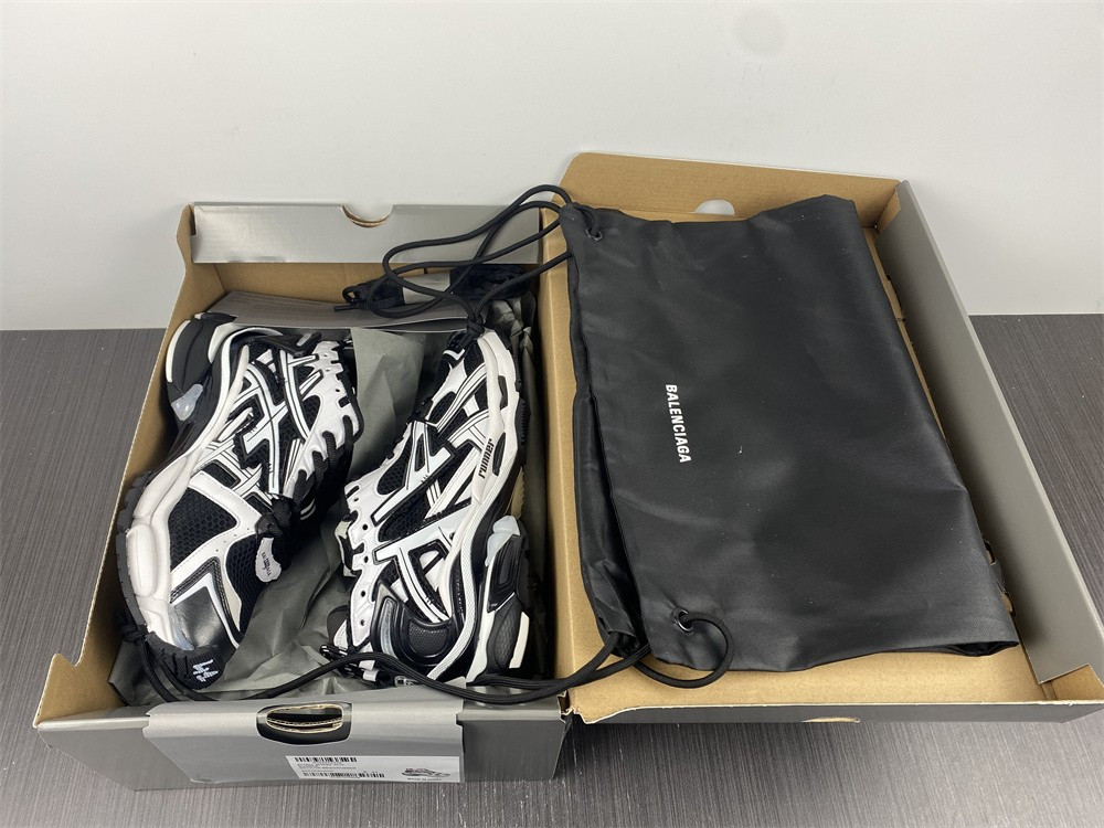 Ba*len*cia*ga runner sneaker 677403w3rb29010