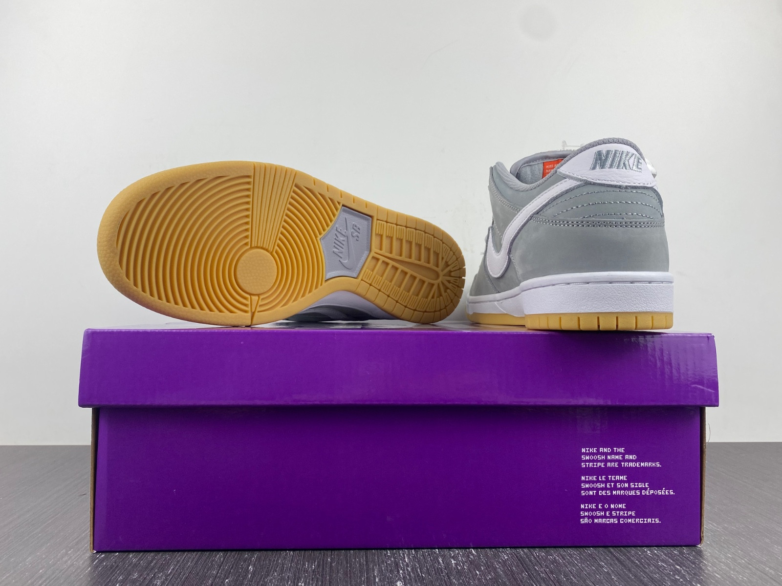 nike sb dunk low pro iso orange label wolf grey gum dv5464-001
