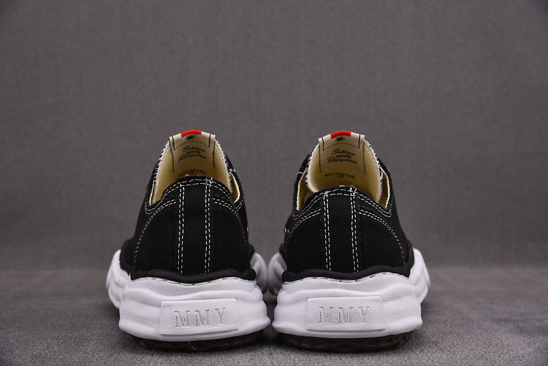 mmy sneaker 001