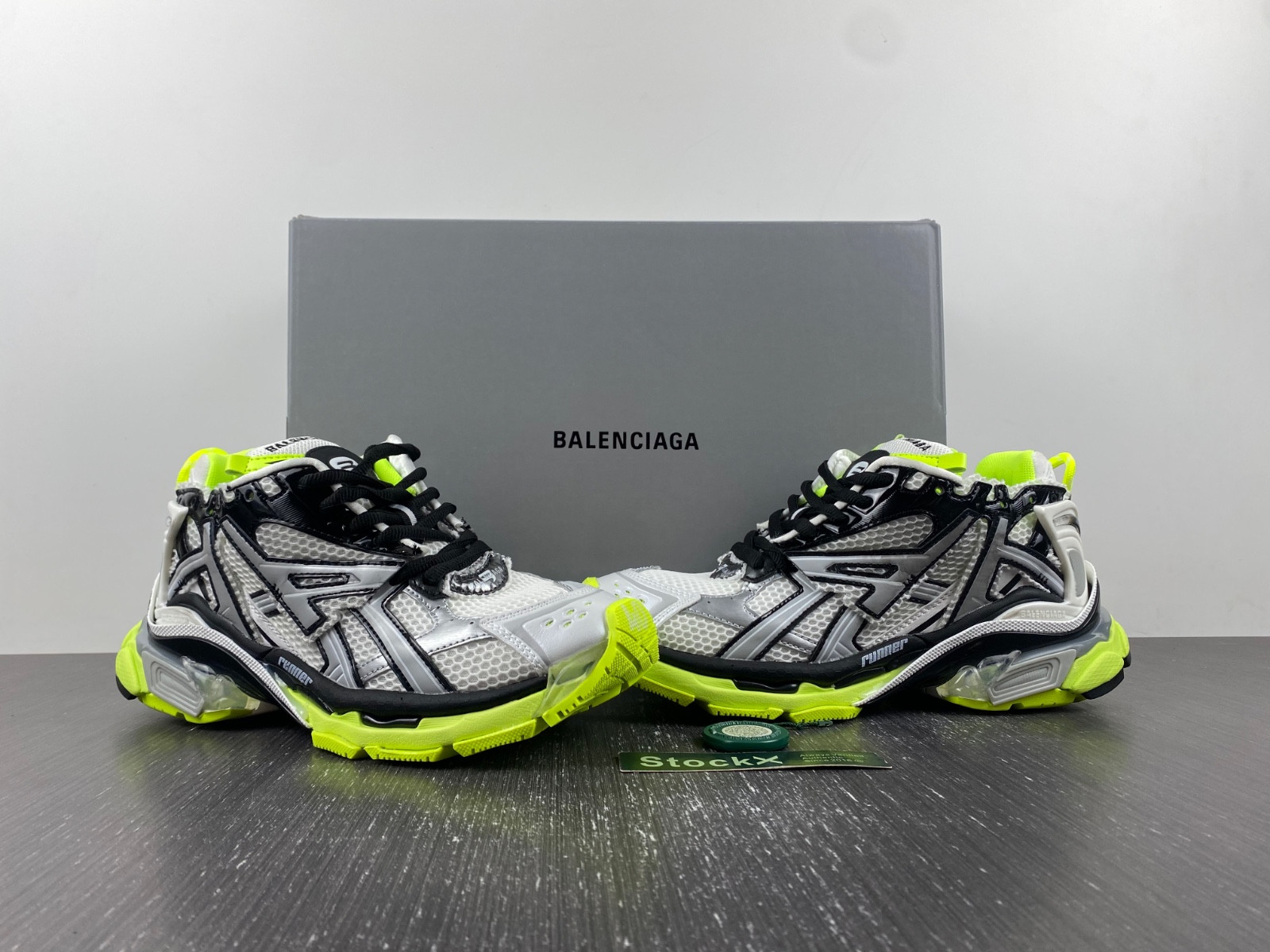 Ba*len*cia*ga runner sneaker