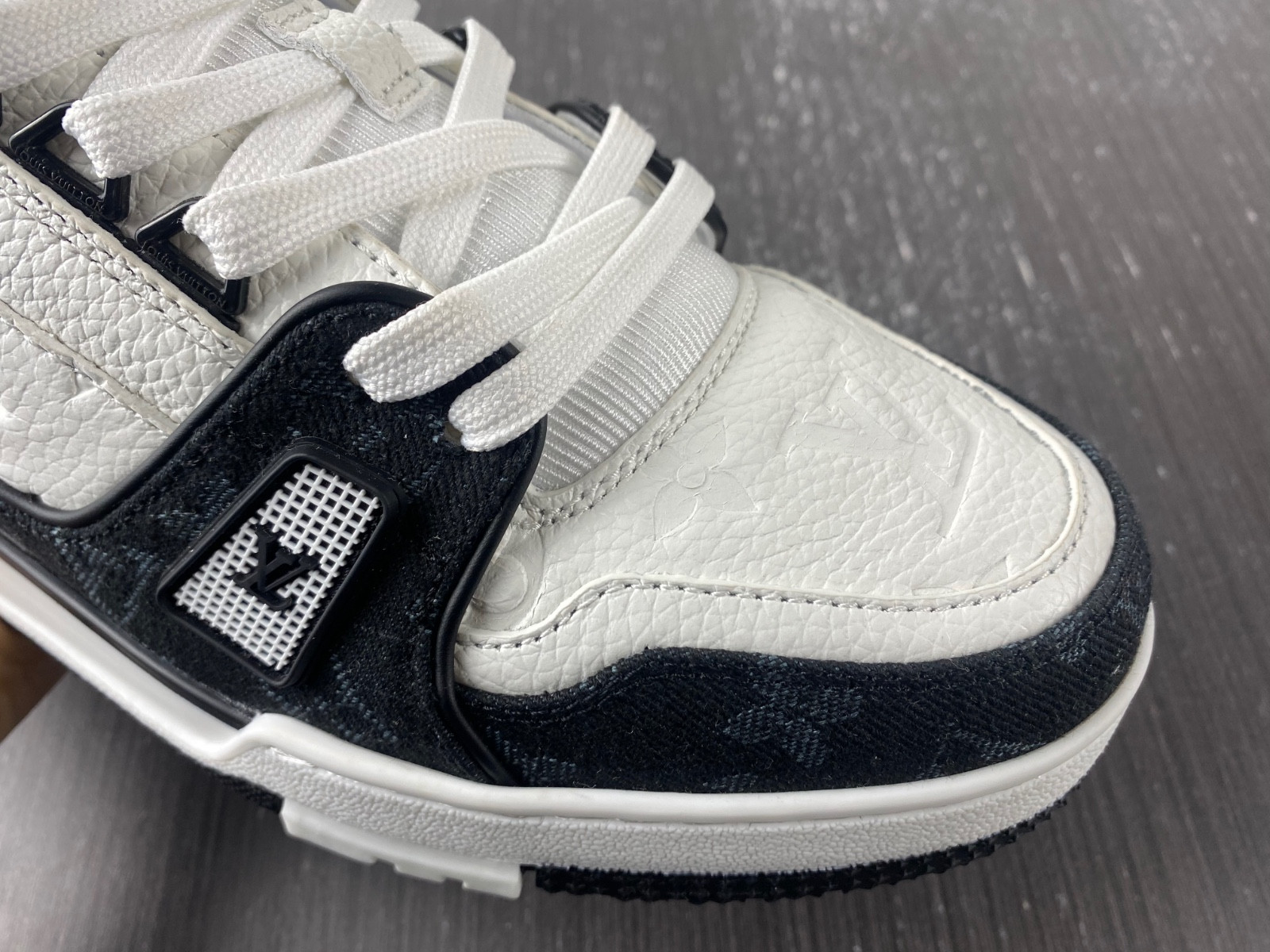 lwe sneaker