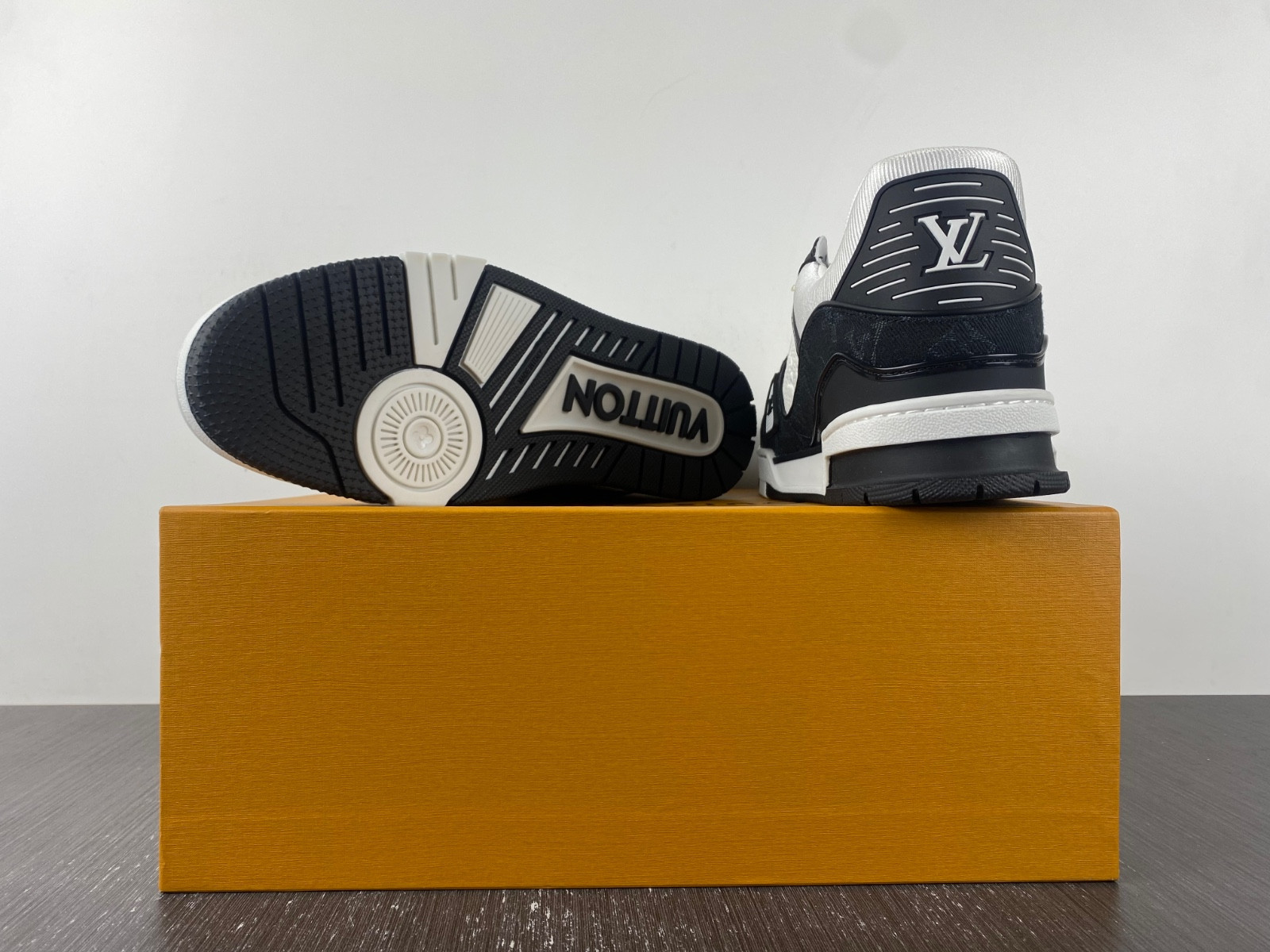 lwe sneaker