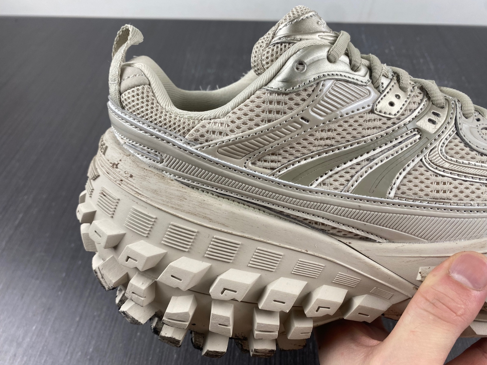 Ba*len*cia*ga defender sneaker