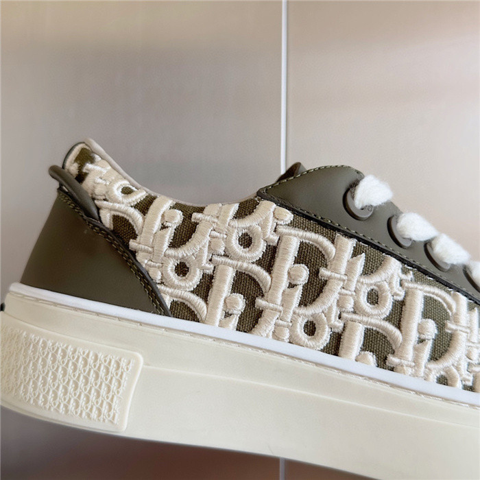 D*or b33 sneaker