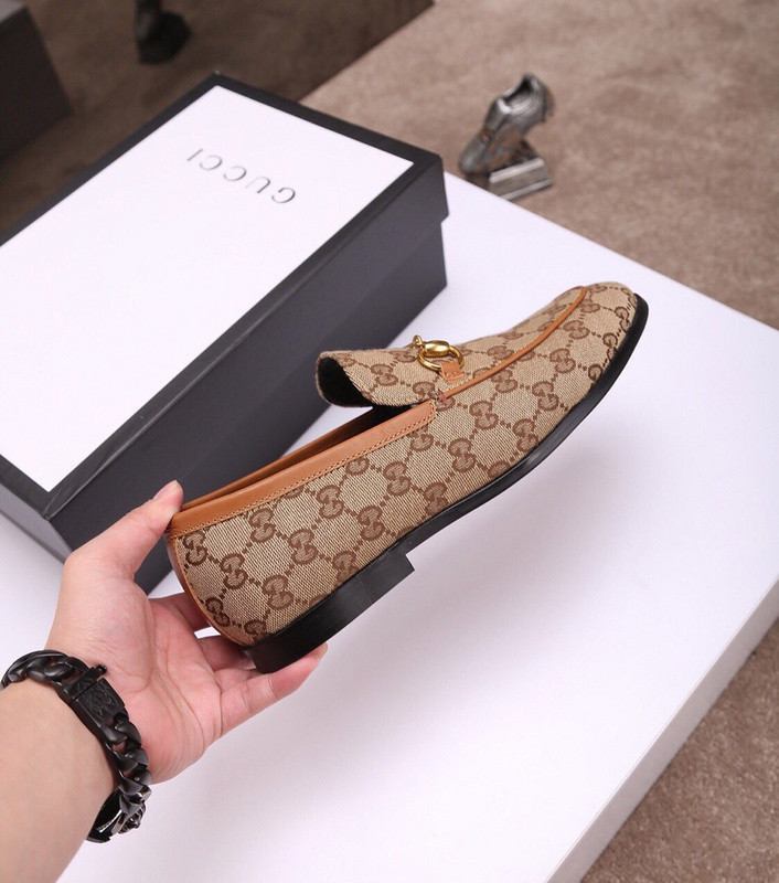 G*u*i leather shoes