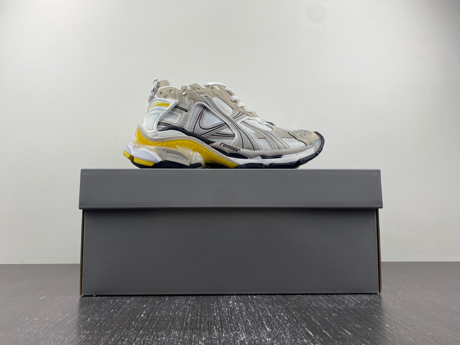 Ba*len*cia*ga runner sneaker