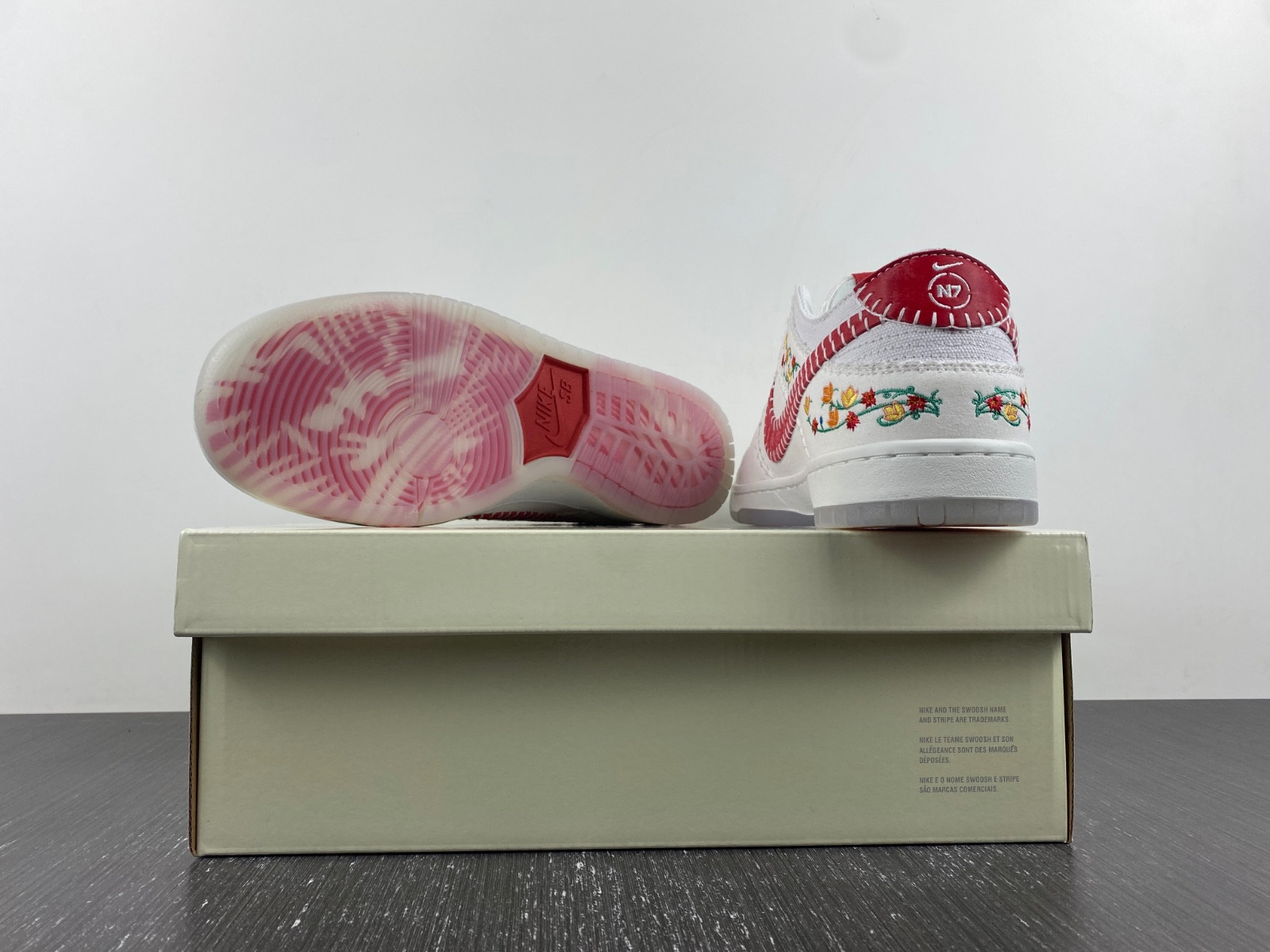 nike sb dunk low decon n7 white red fd6951-700