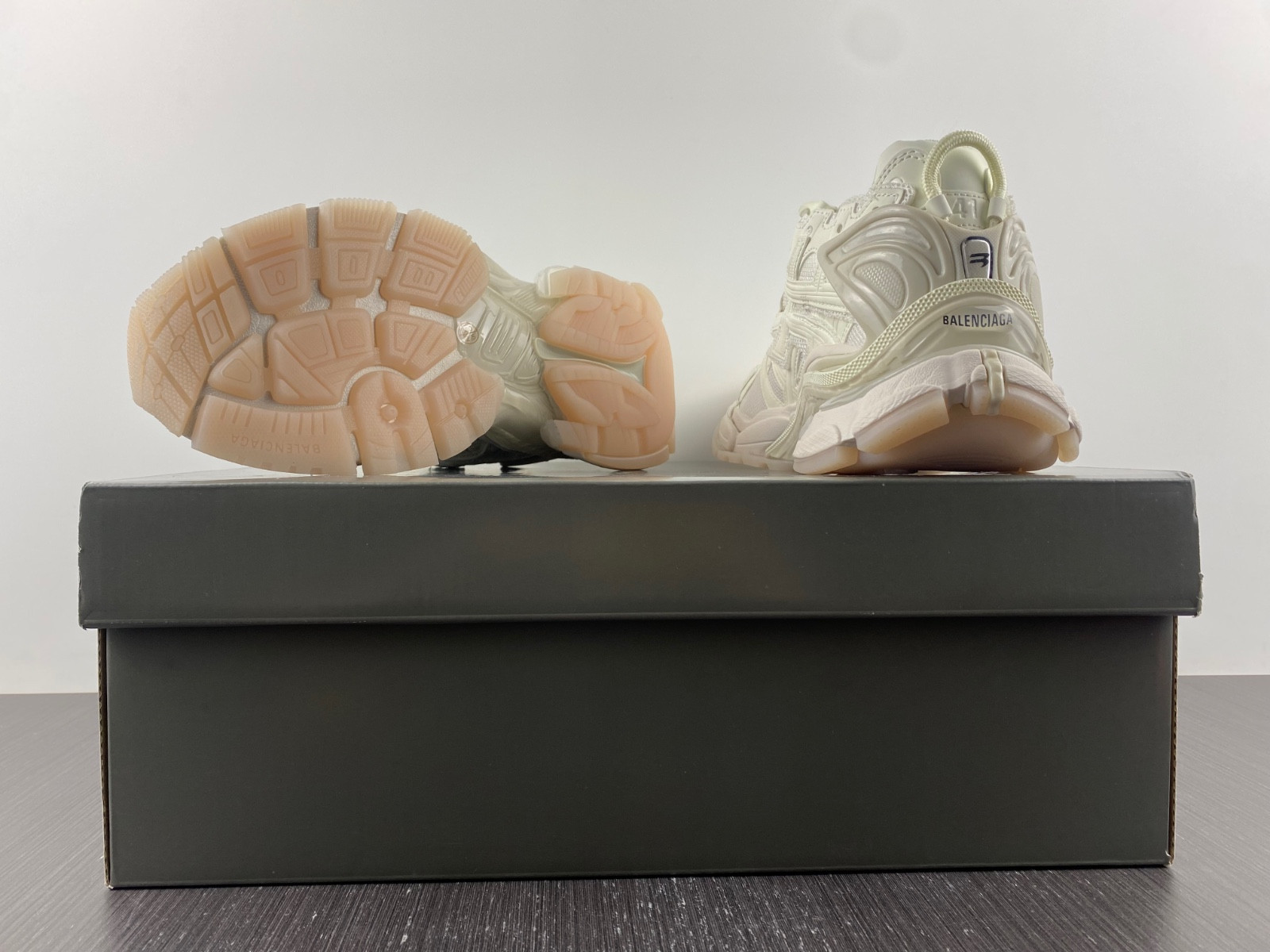 Ba*len*cia*ga runner sneaker