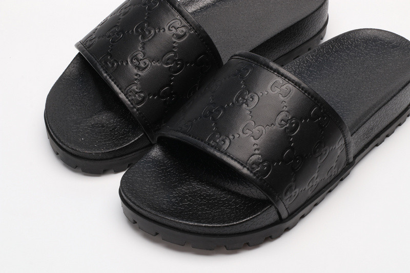 G*u*i slides all black