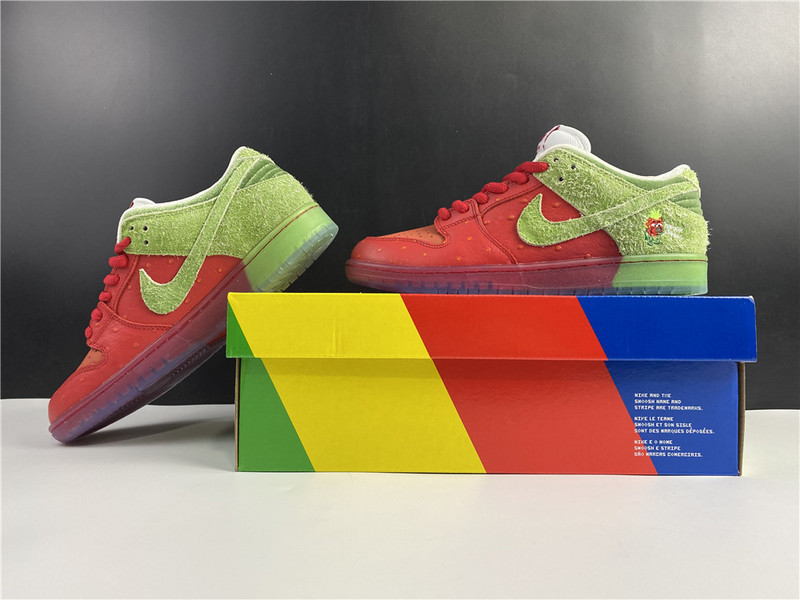 nike sb dunk low “strawberry cough cw7093-601