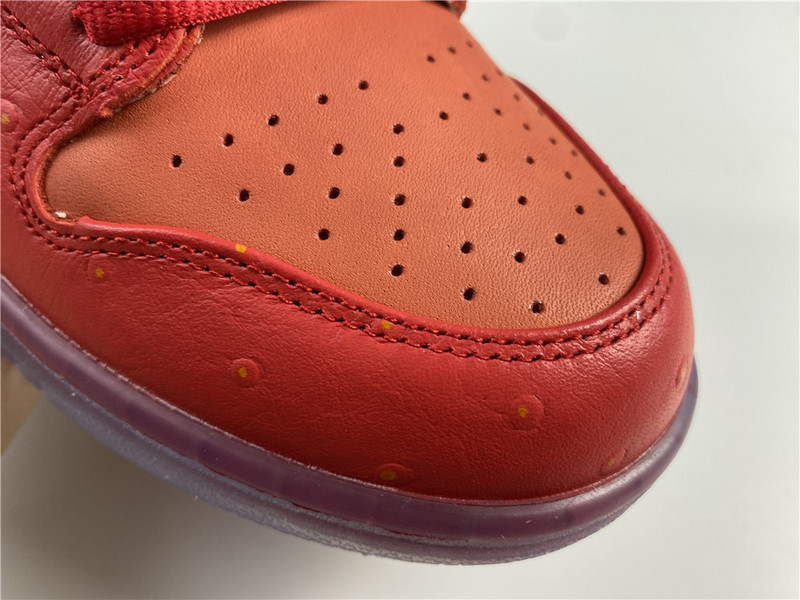 nike sb dunk low “strawberry cough cw7093-601