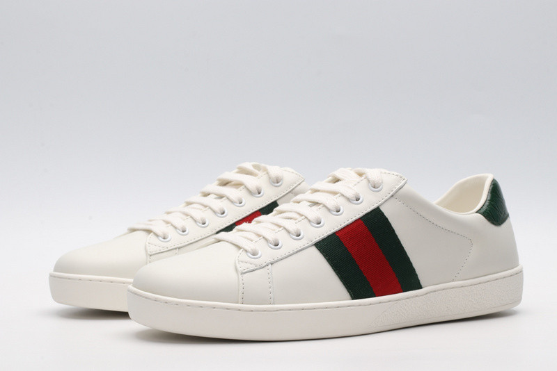 G*u*i ace embroidered low-top sneaker white with stripe