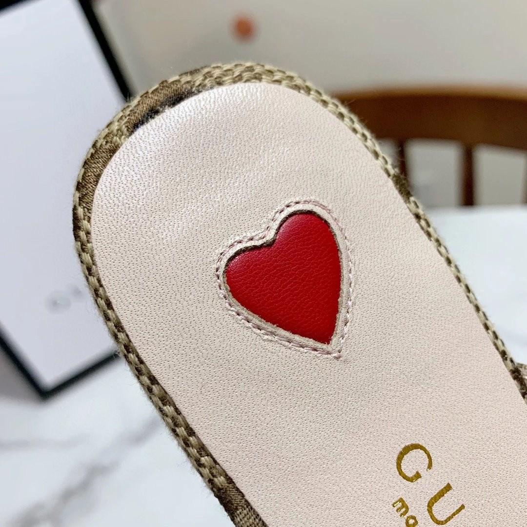 G*u*i mule slides