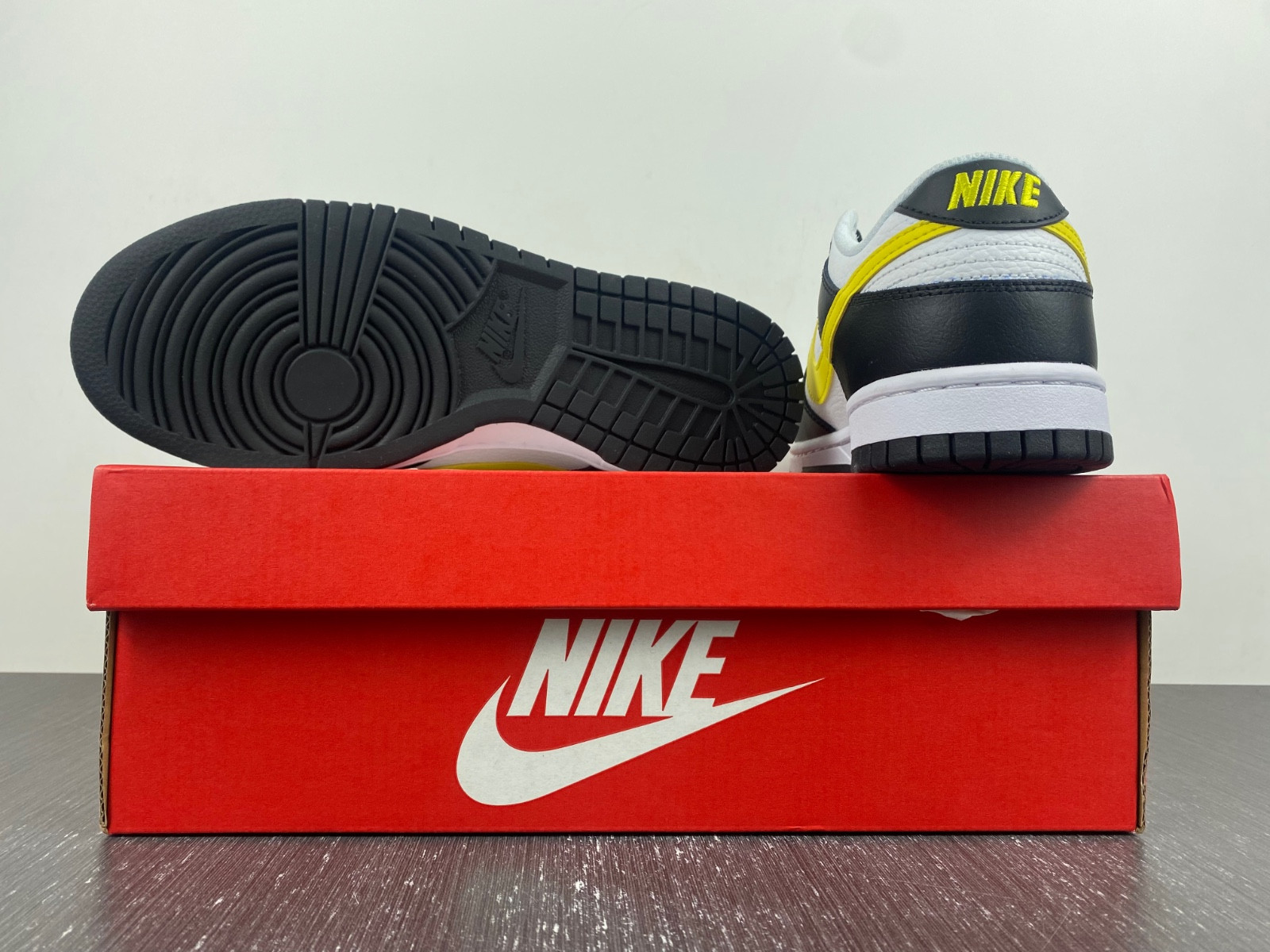 nike dunk low black yellow white fq2431-001