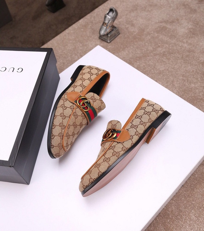 G*u*i leather shoes