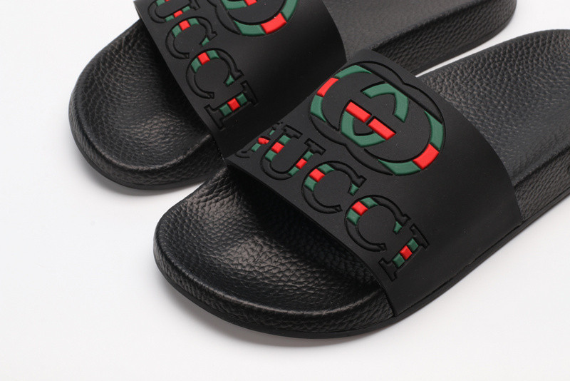 G*u*i slides all black